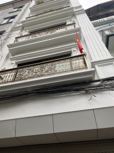 NGÔI NHÀ 8 TẦNG THANG MÁY – NƠI MANG LẠI DÒNG TIỀN VÀ HẠNH PHÚC GIỮA TRÁI TIM ĐỐNG ĐA