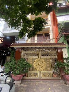 NGÔI NHÀ Ở TRUNG TÂM GIỚI SIÊU GIÀU TRUNG YÊN – MẶT PHỐ – VỈA HÈ RỘNG – GIÁ TRỊ KHẲNG ĐỊNH ĐẲNG CẤP